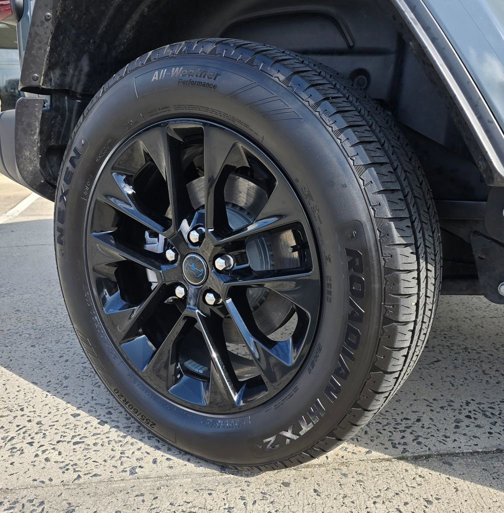 Used 2025 Jeep Wrangler Unlimited Sahara w/ Safety Group image 18