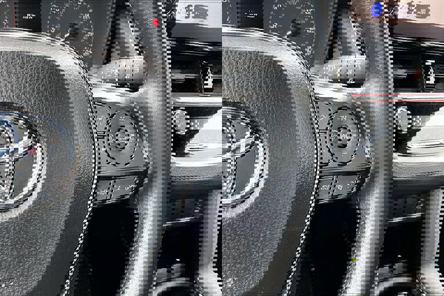 Certified 2024 Toyota Corolla Cross SE image 24