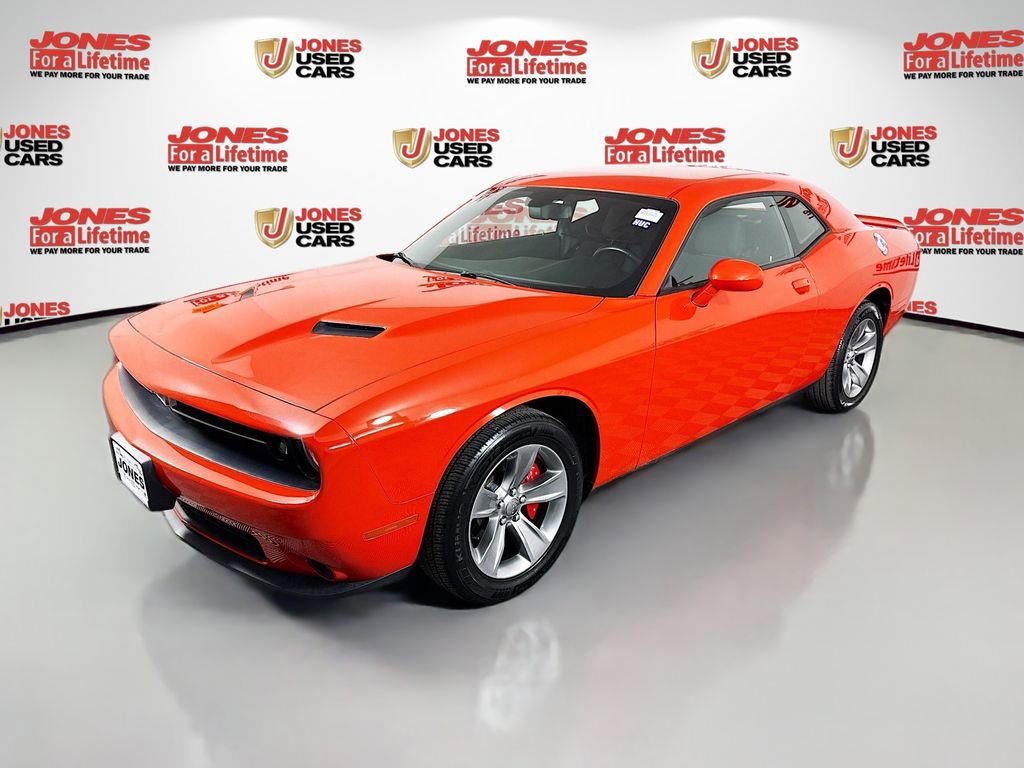 Used 2019 Dodge Challenger SXT w/ Driver Convenience Group image 12