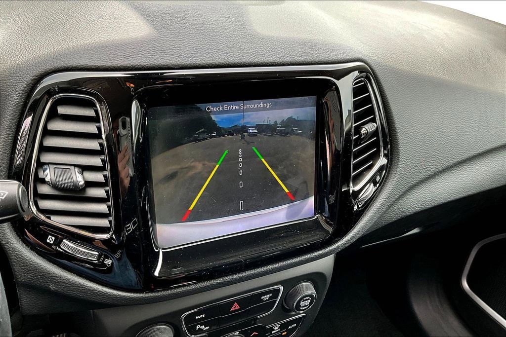 Used 2018 Jeep Compass Limited w/ Navigation Group AWD/4WD image 16