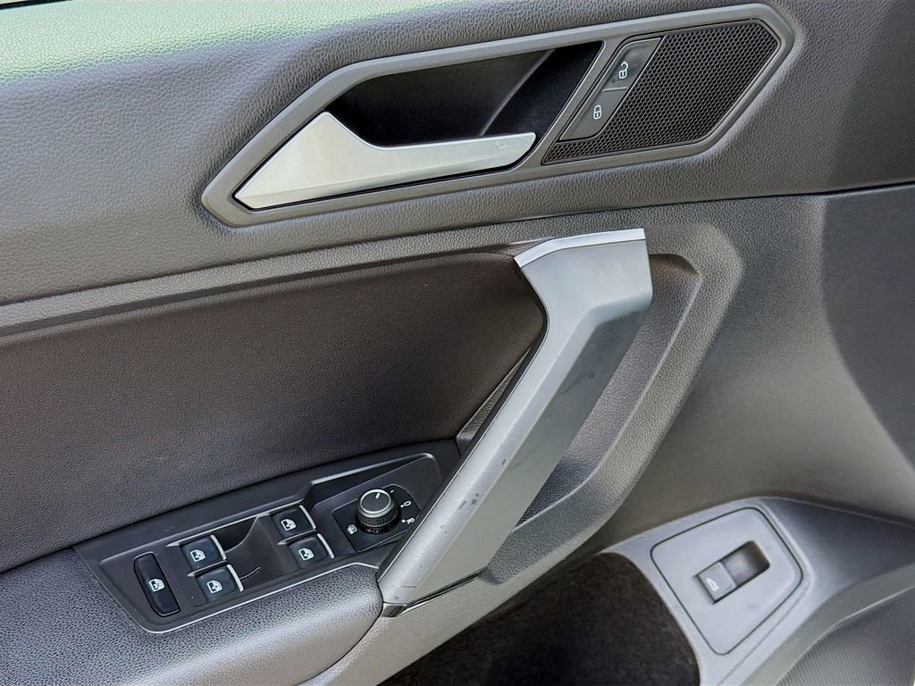 Used 2019 Volkswagen Tiguan SEL image 23