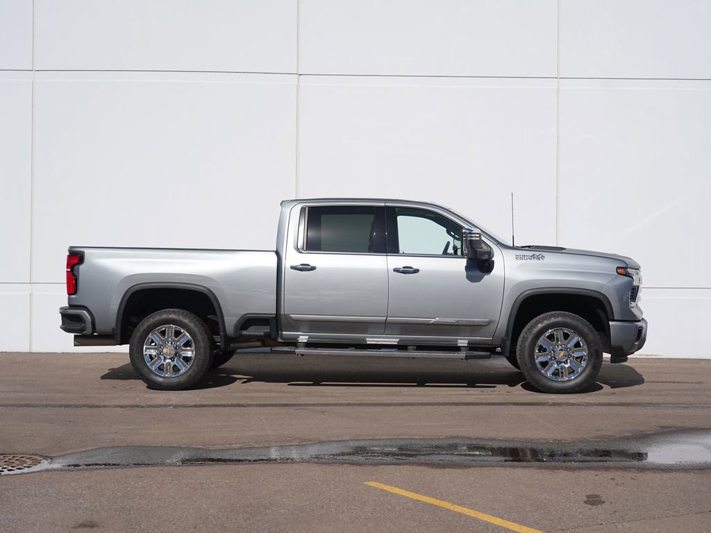 Used 2024 Chevrolet Silverado 2500 High Country w/ Z71 Off-Road Package image 2