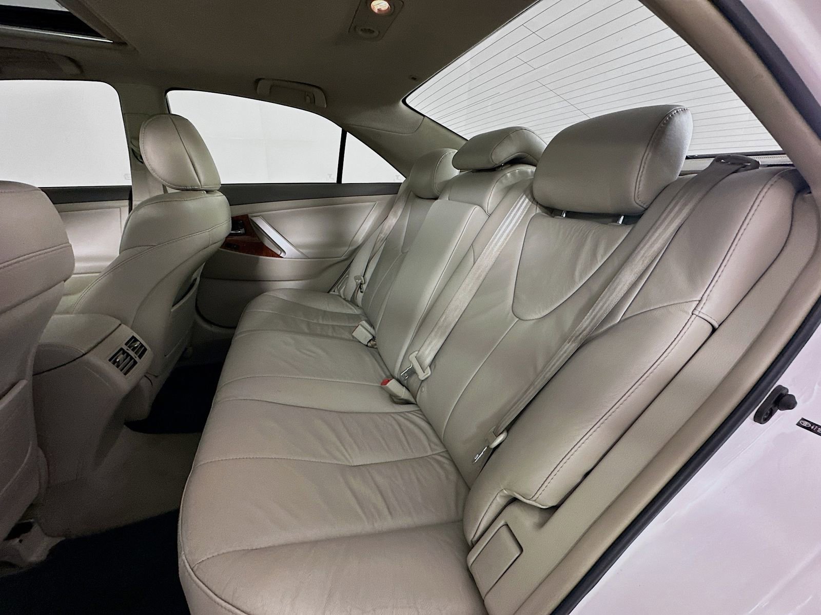 Used 2010 Toyota Camry XLE FWD image 24