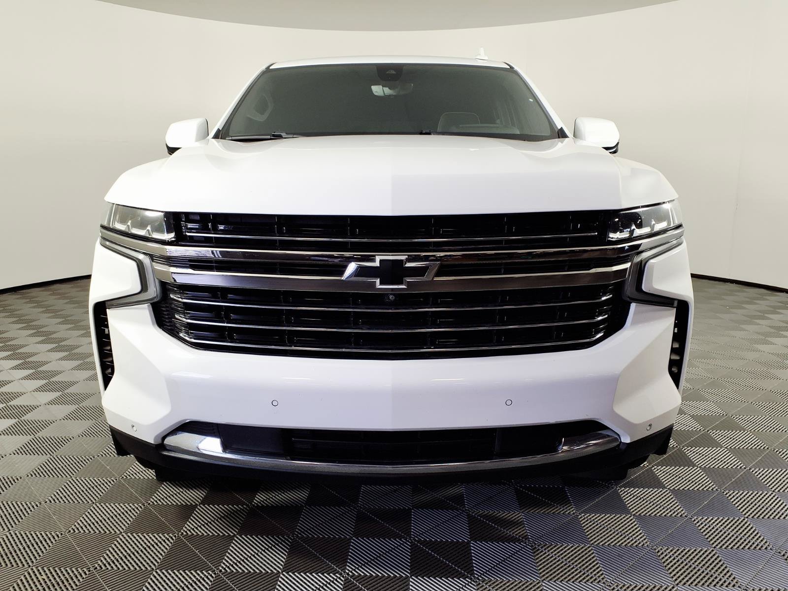 Used 2021 Chevrolet Tahoe Premier w/ Premium Package AWD/4WD image 2