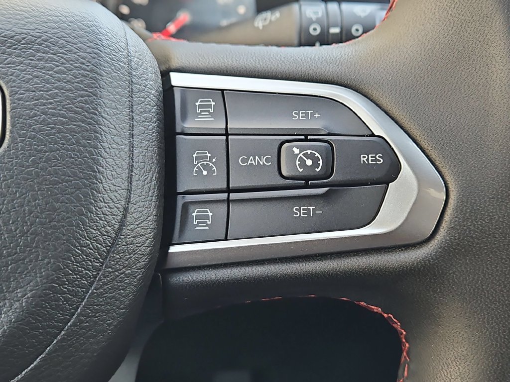 Used 2025 Jeep Compass Trailhawk AWD/4WD image 22