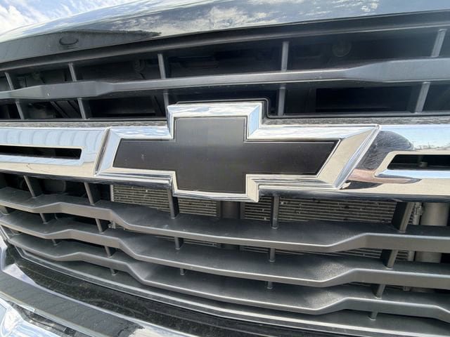 Used 2024 Chevrolet Silverado 2500 LT AWD/4WD image 2