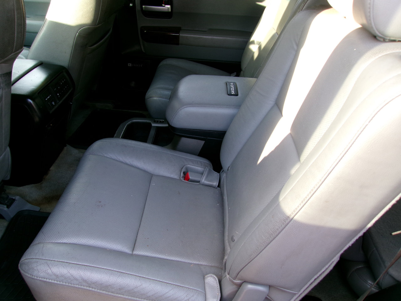 Used 2010 Toyota Sequoia Platinum image 5
