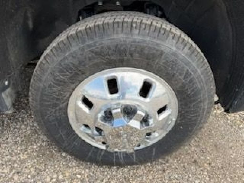 Used 2025 GMC Sierra 3500 Denali AWD/4WD image 12