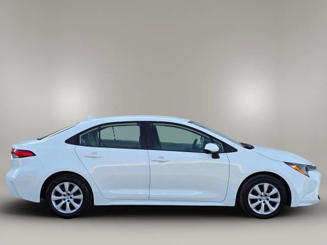 Used 2022 Toyota Corolla LE image 4
