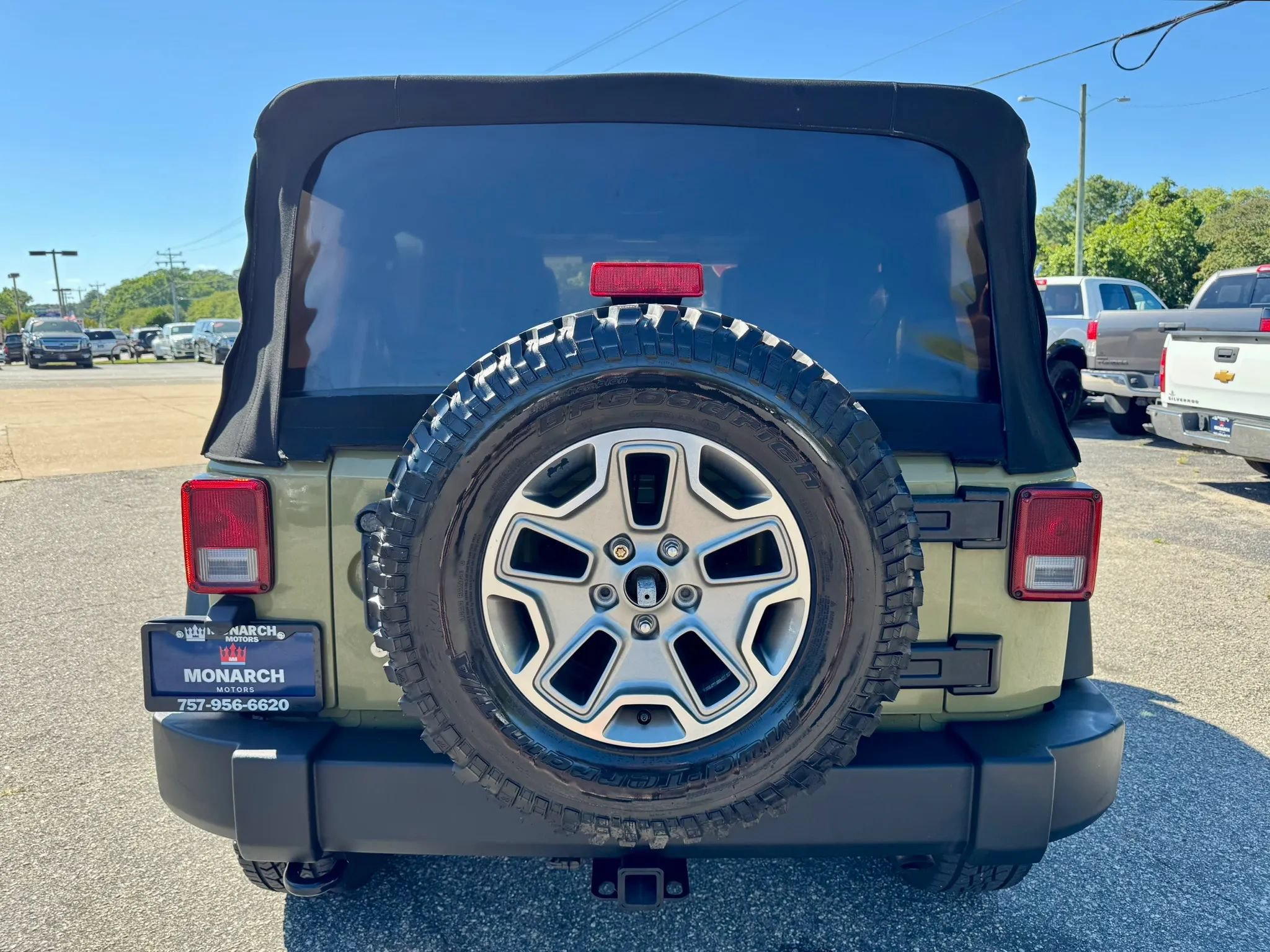 Used 2013 Jeep Wrangler Unlimited Rubicon w/ Dual Top Group AWD/4WD image 4