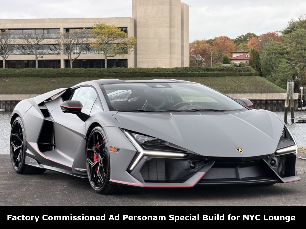 Used 2024 Lamborghini Revuelto image 10