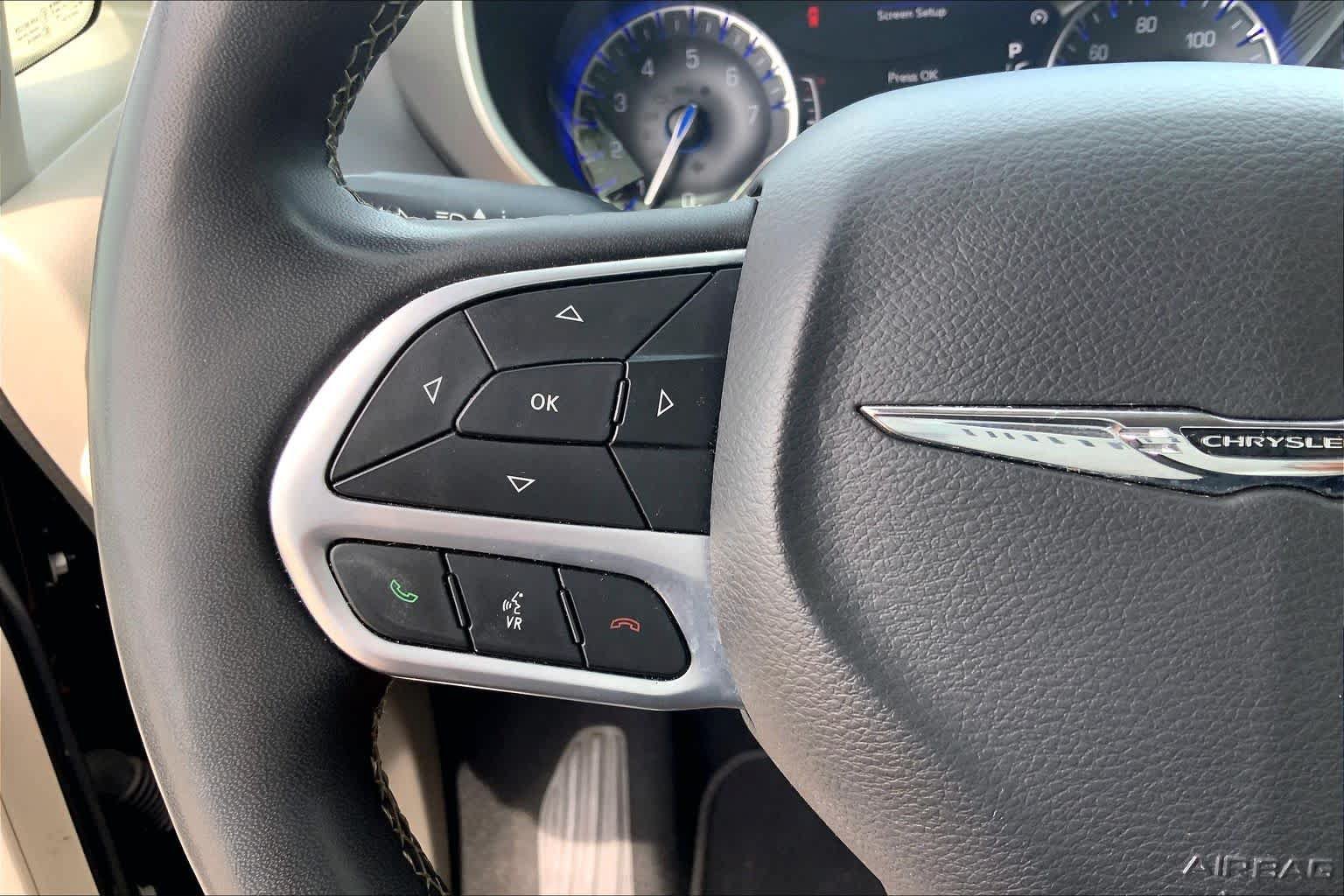 Used 2024 Chrysler Pacifica Touring-L FWD image 24
