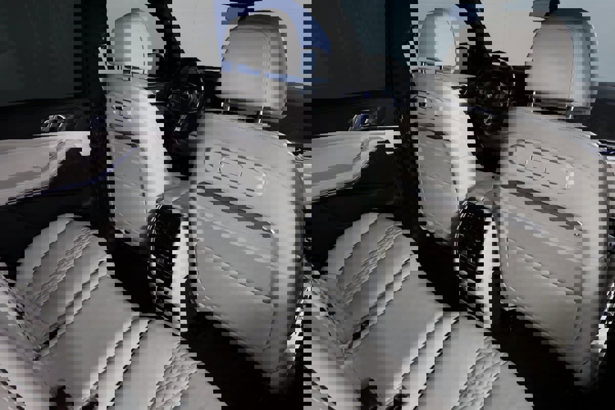 Used 2023 BMW X7 xDrive40i w/ M Sport Package image 40