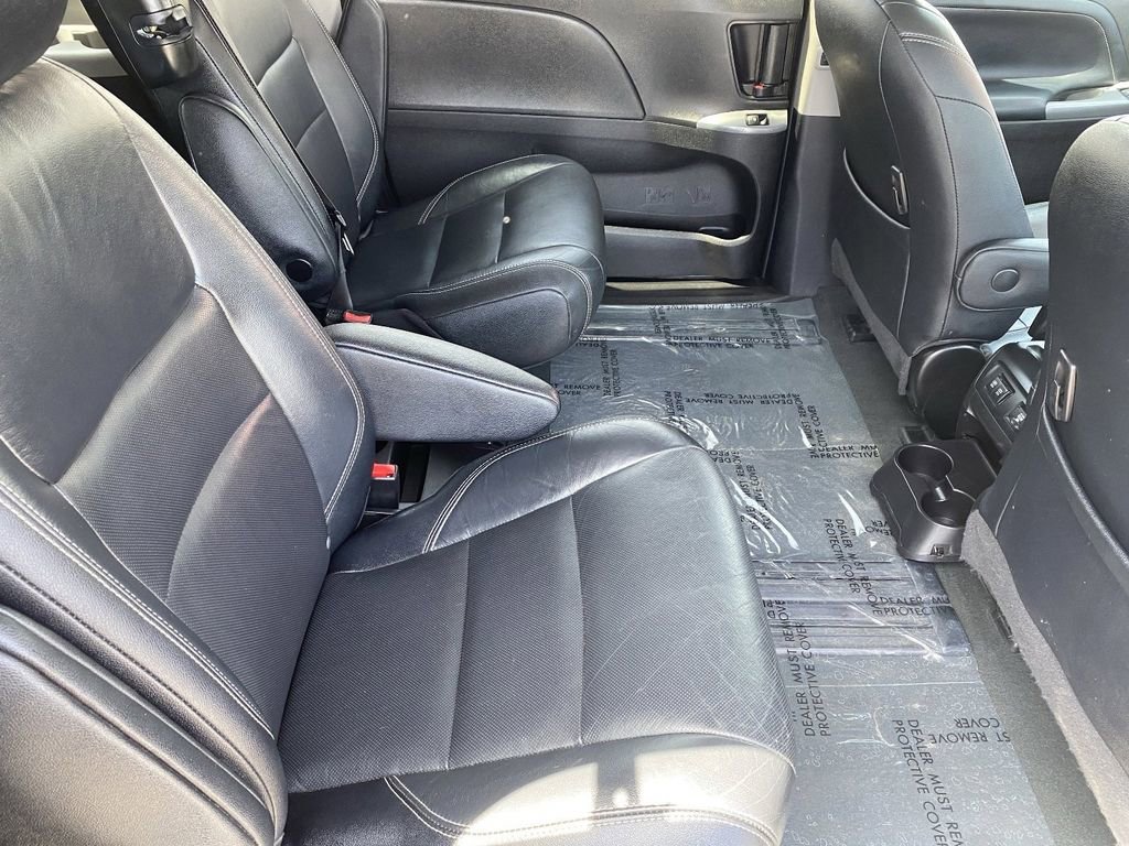 Certified 2019 Toyota Sienna SE FWD image 18