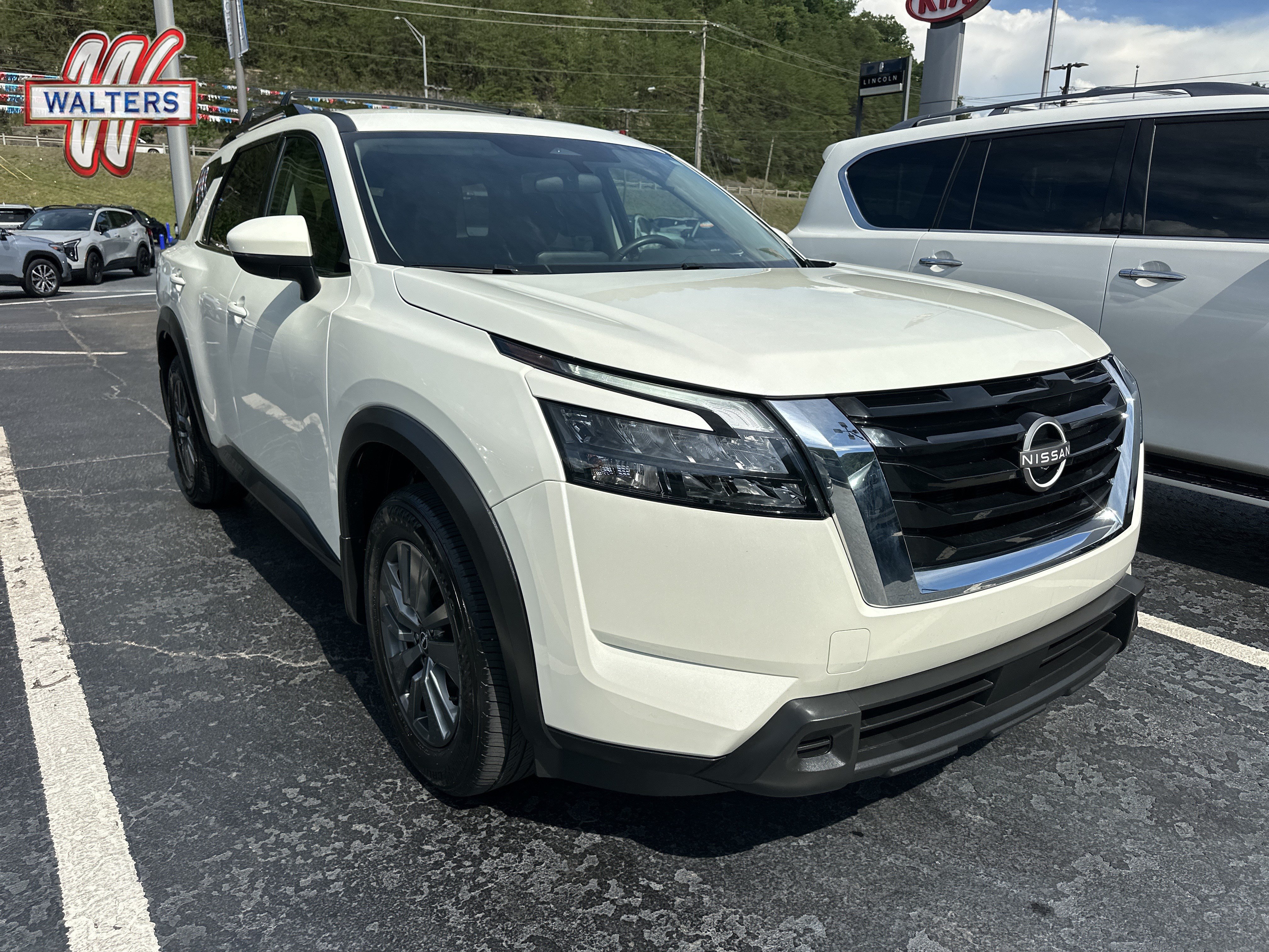 Used 2024 Nissan Pathfinder SV