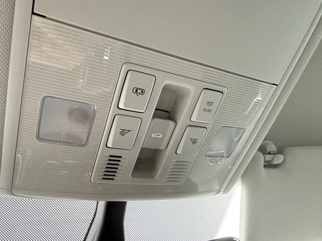 Used 2021 Volkswagen Golf 4-Door image 15