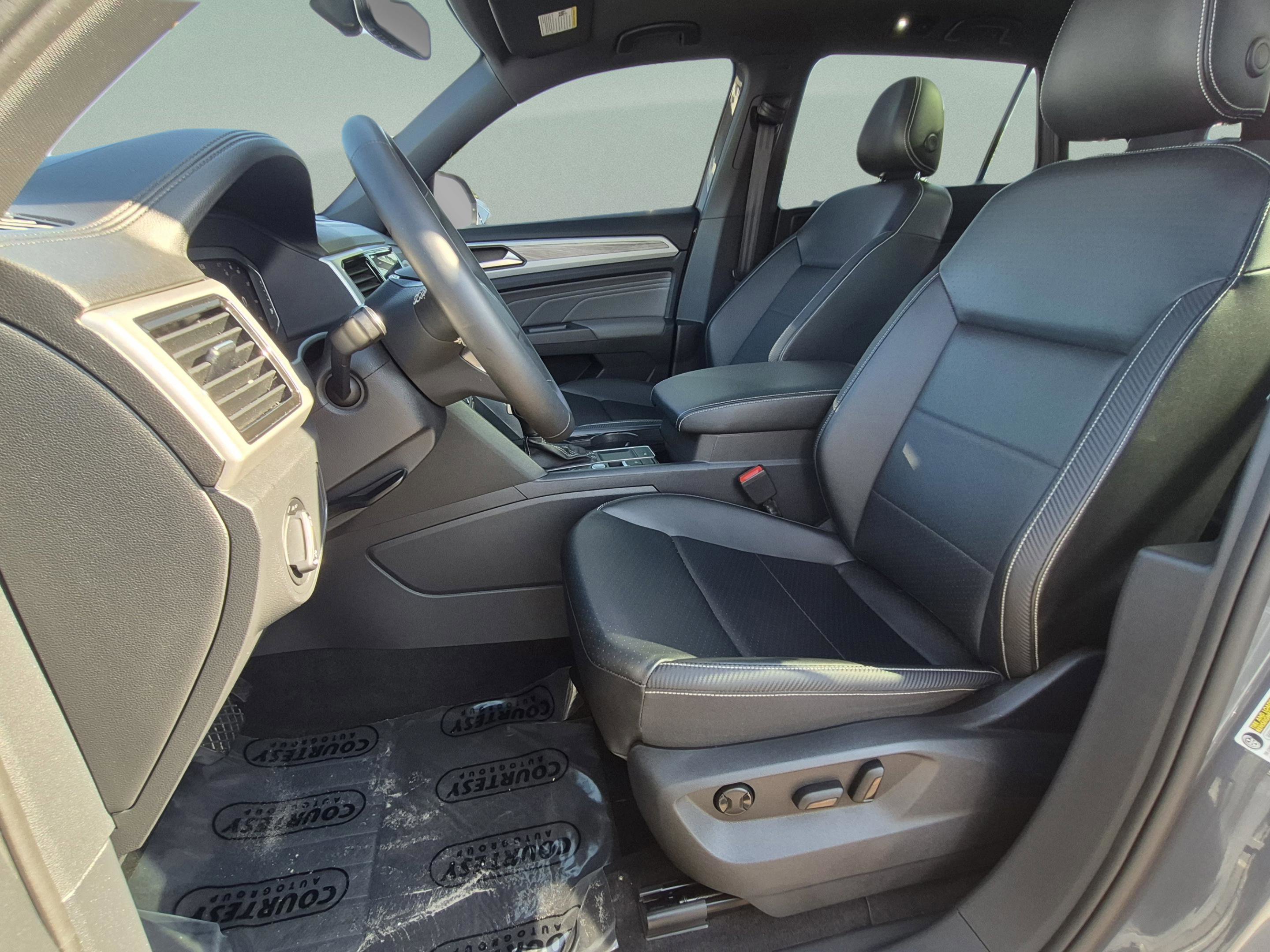 Used 2022 Volkswagen Atlas Cross Sport SE FWD image 19