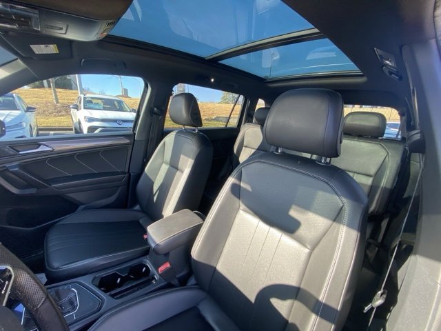 Used 2022 Volkswagen Tiguan SE R-Line image 12