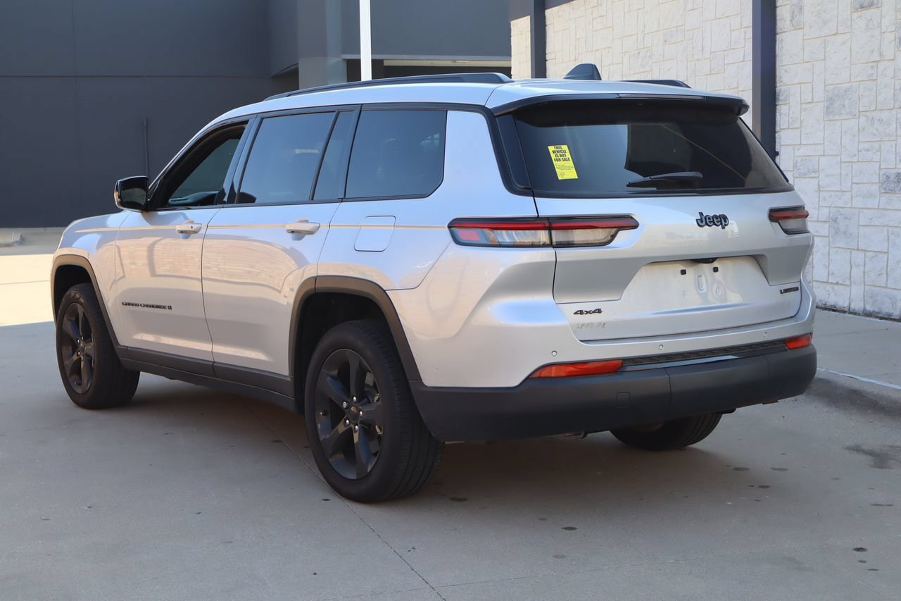 Used 2025 Jeep Grand Cherokee L Limited w/ Black Appearance Package AWD/4WD image 3