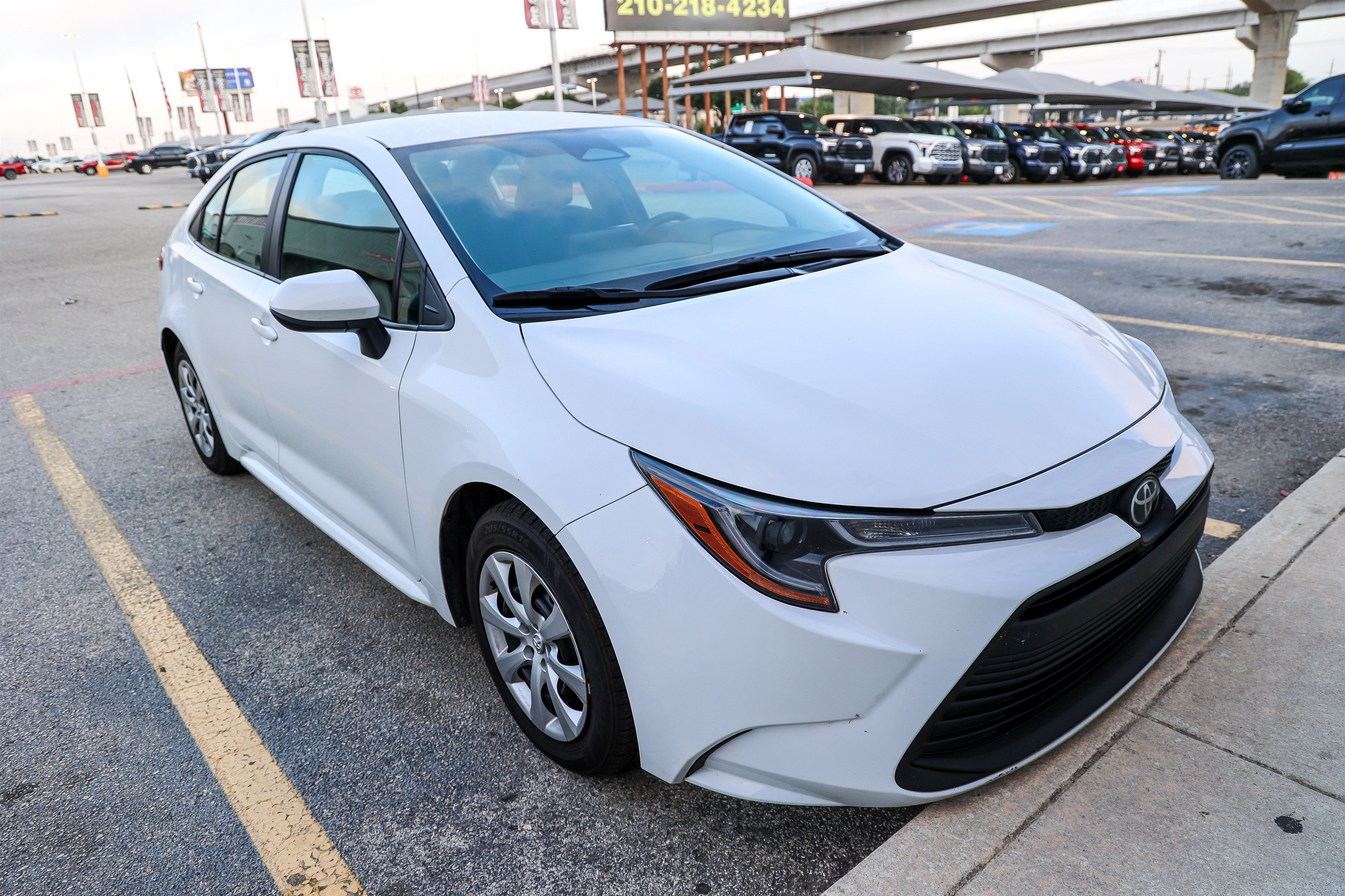 Used 2024 Toyota Corolla LE FWD image 5