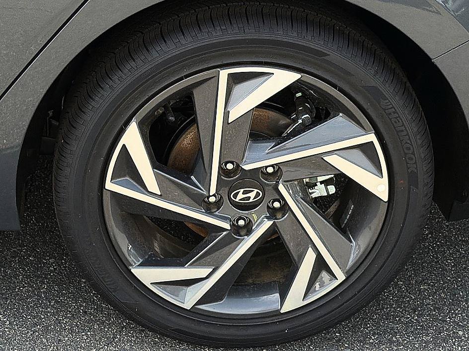 New 2026 Hyundai Elantra Limited FWD image 5