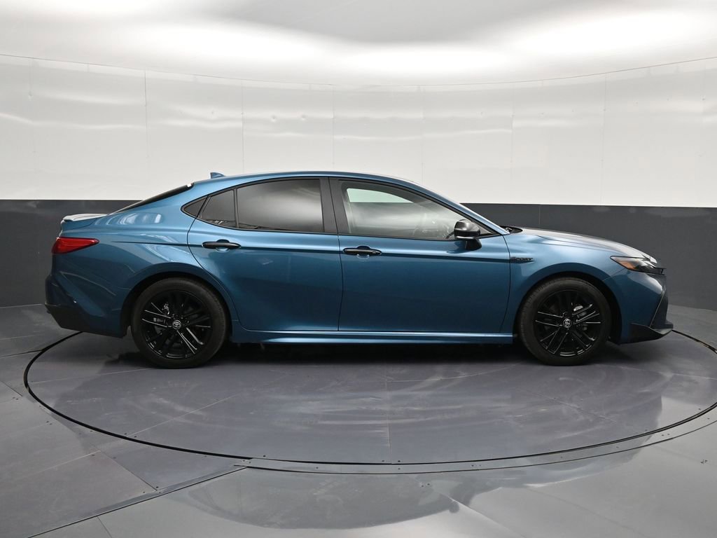 Used 2025 Toyota Camry SE w/ Convenience Package image 4