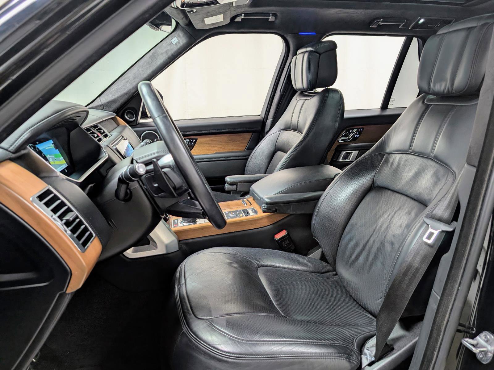 Used 2022 Land Rover Range Rover Autobiography image 14