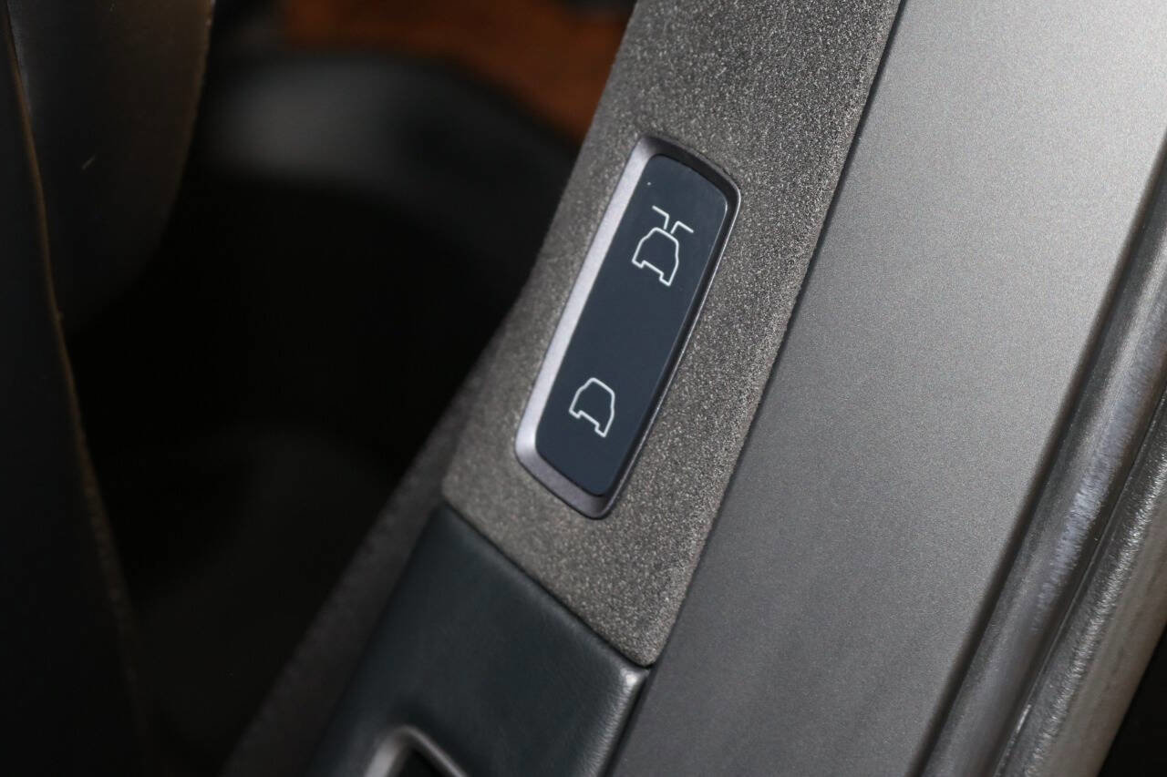 Used 2020 Tesla Model X image 59