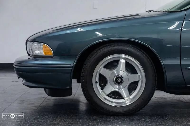 Used 1995 Chevrolet Impala SS RWD image 23