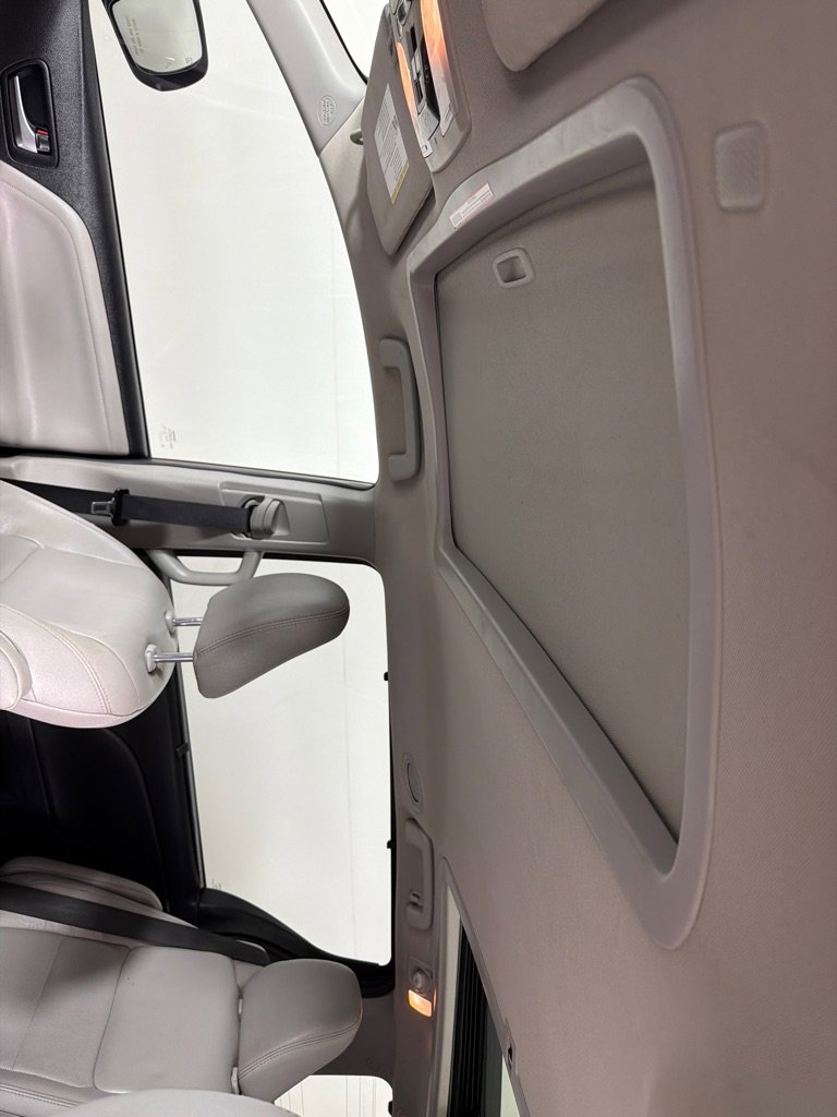 Used 2019 Toyota Sienna Limited FWD image 12
