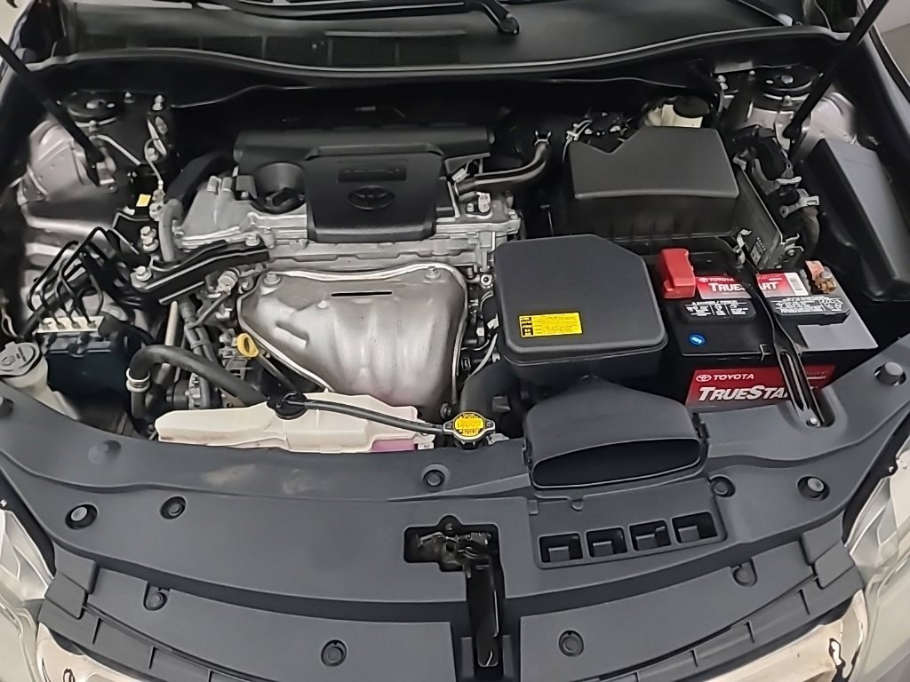 Used 2015 Toyota Camry XSE FWD image 39