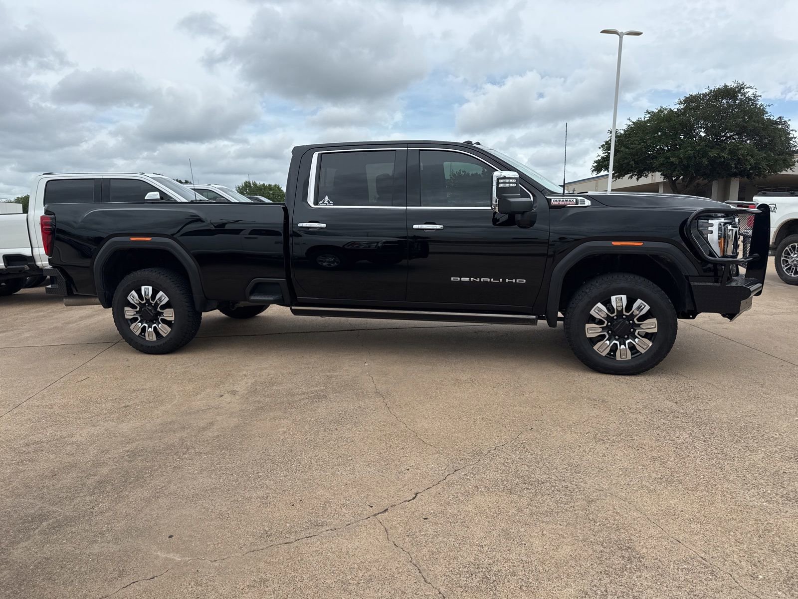 Used 2025 GMC Sierra 3500 Denali w/ Denali Reserve Package AWD/4WD image 8