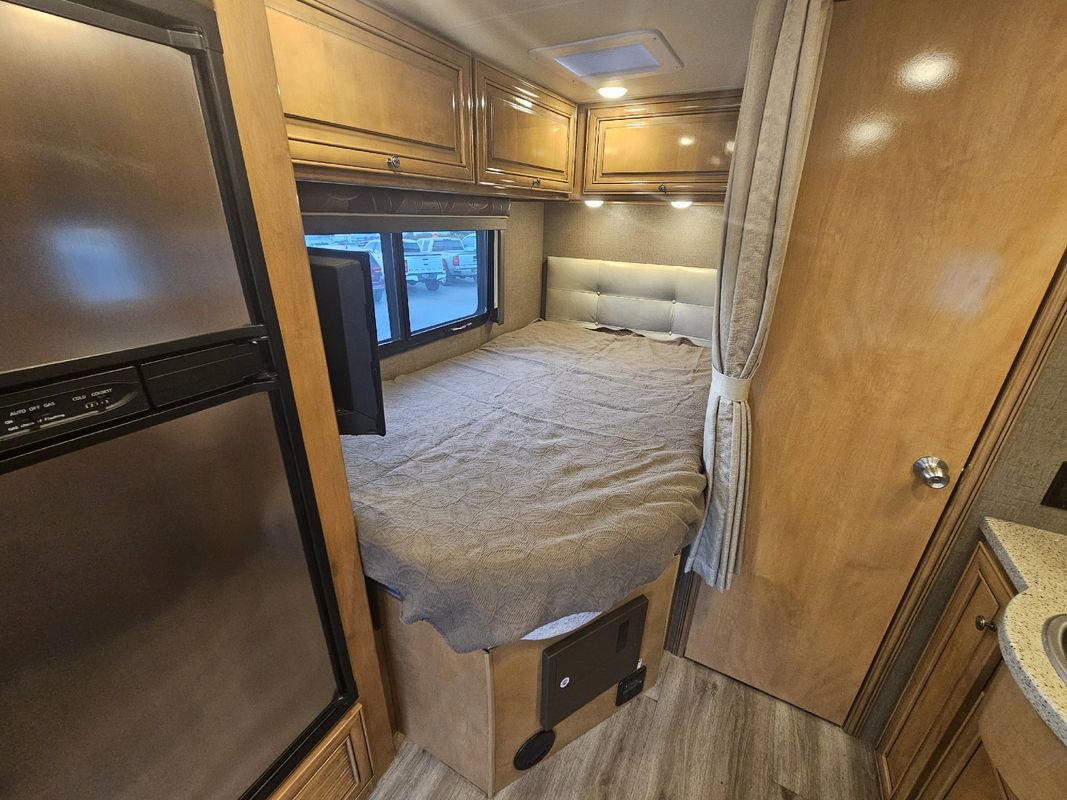 Used 2017 Mercedes-Benz Sprinter 3500 image 34