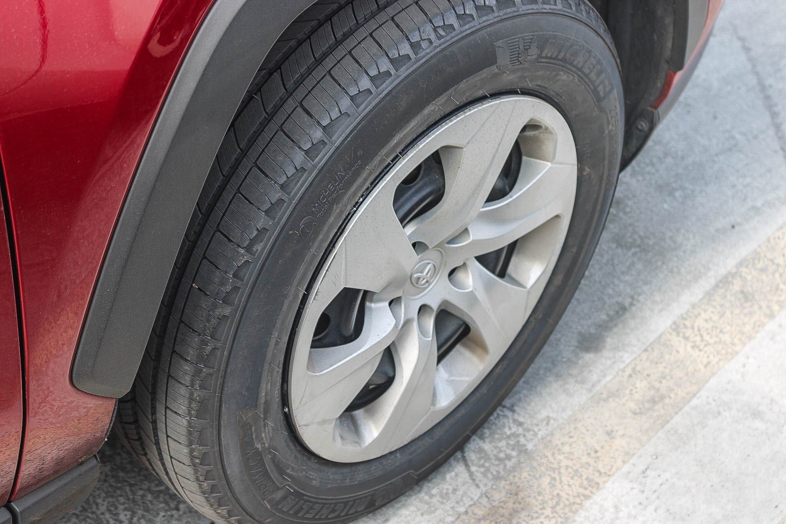 Certified 2022 Toyota RAV4 LE AWD/4WD image 17