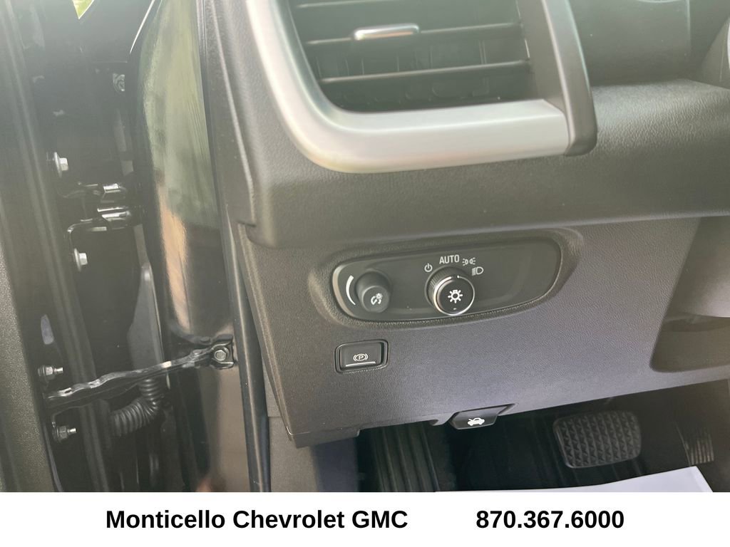 Used 2024 GMC Terrain SLE w/ Driver Convenience Package FWD image 12