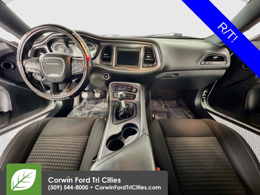 Used 2018 Dodge Challenger R/T RWD image 6