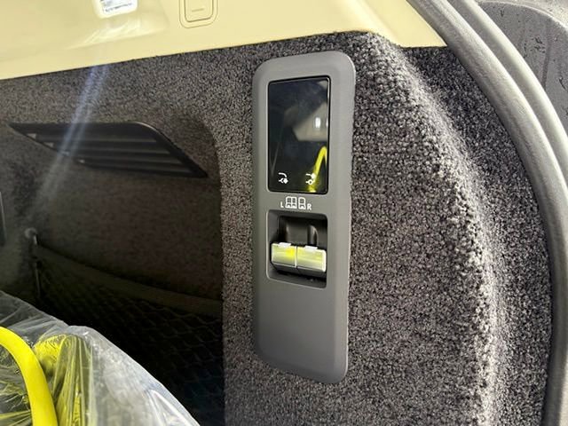 New 2025 Land Rover Range Rover SE image 18