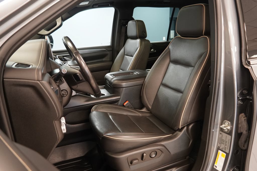 Certified 2022 GMC Yukon SLT w/ SLT Premium Package AWD/4WD image 3