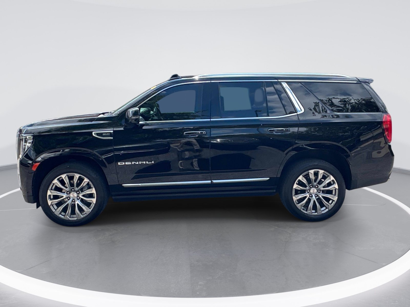 Used 2024 GMC Yukon Denali w/ Advanced Technology Package AWD/4WD image 5
