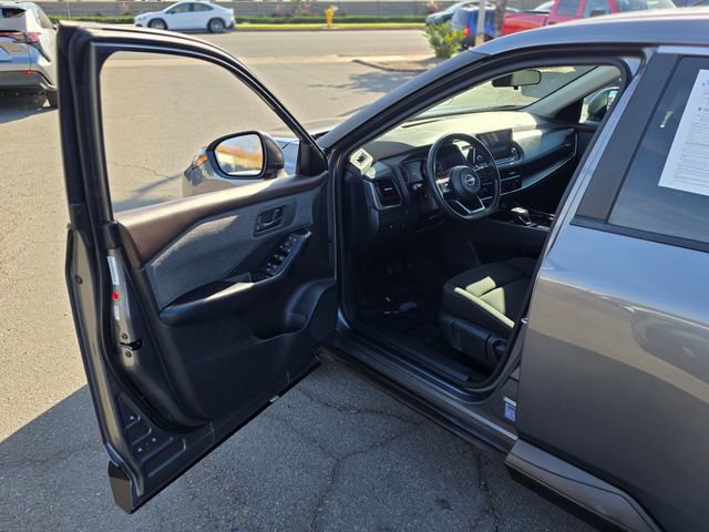 Used 2023 Nissan Rogue S image 38