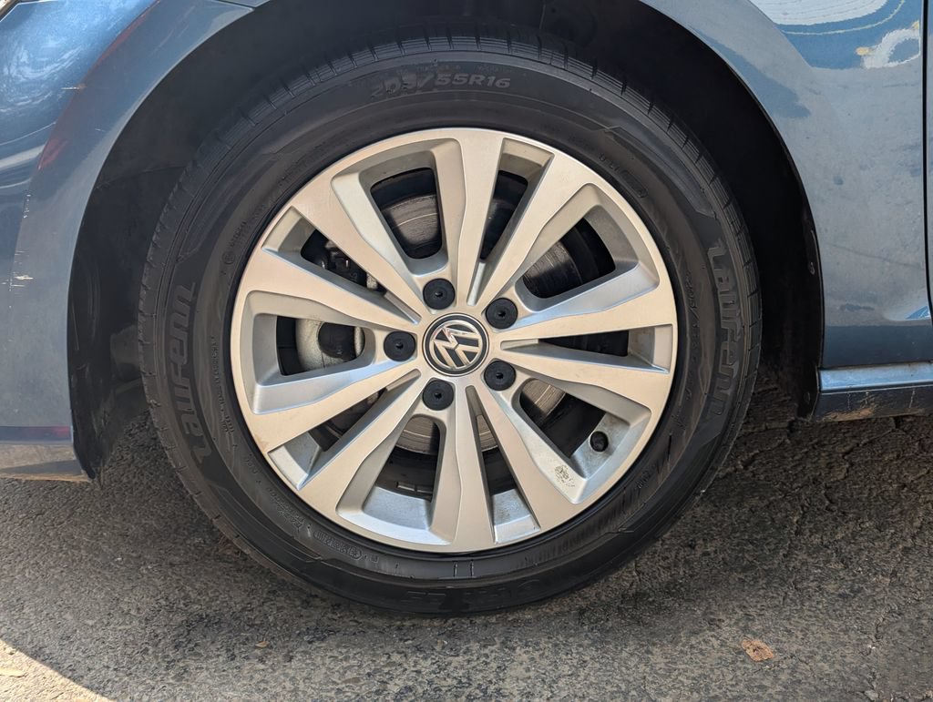 Used 2020 Volkswagen Golf 4-Door FWD image 13