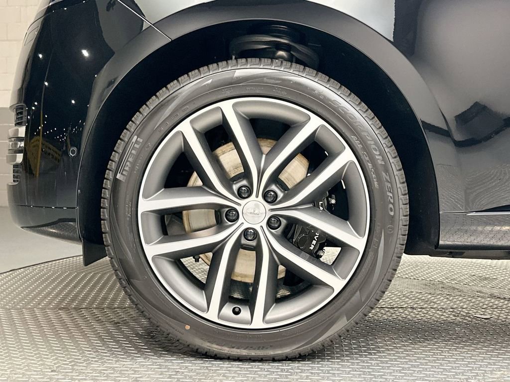 Certified 2025 Land Rover Range Rover Autobiography image 10