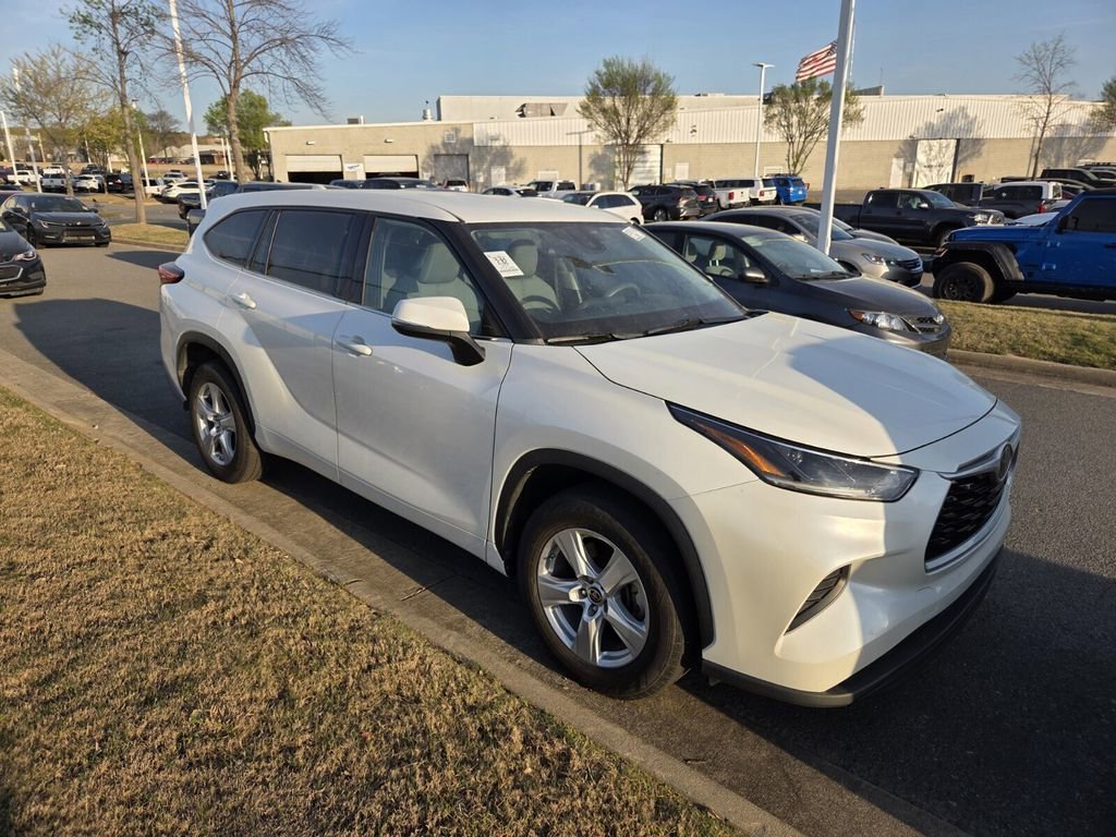 Used 2021 Toyota Highlander L image 8