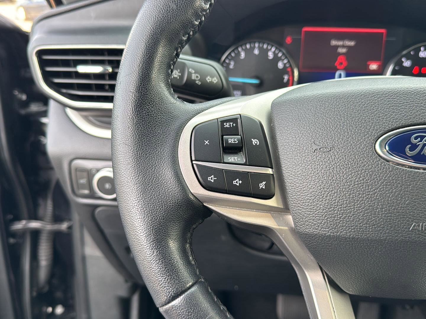 Used 2022 Ford Explorer XLT w/ Equipment Group 202A image 18