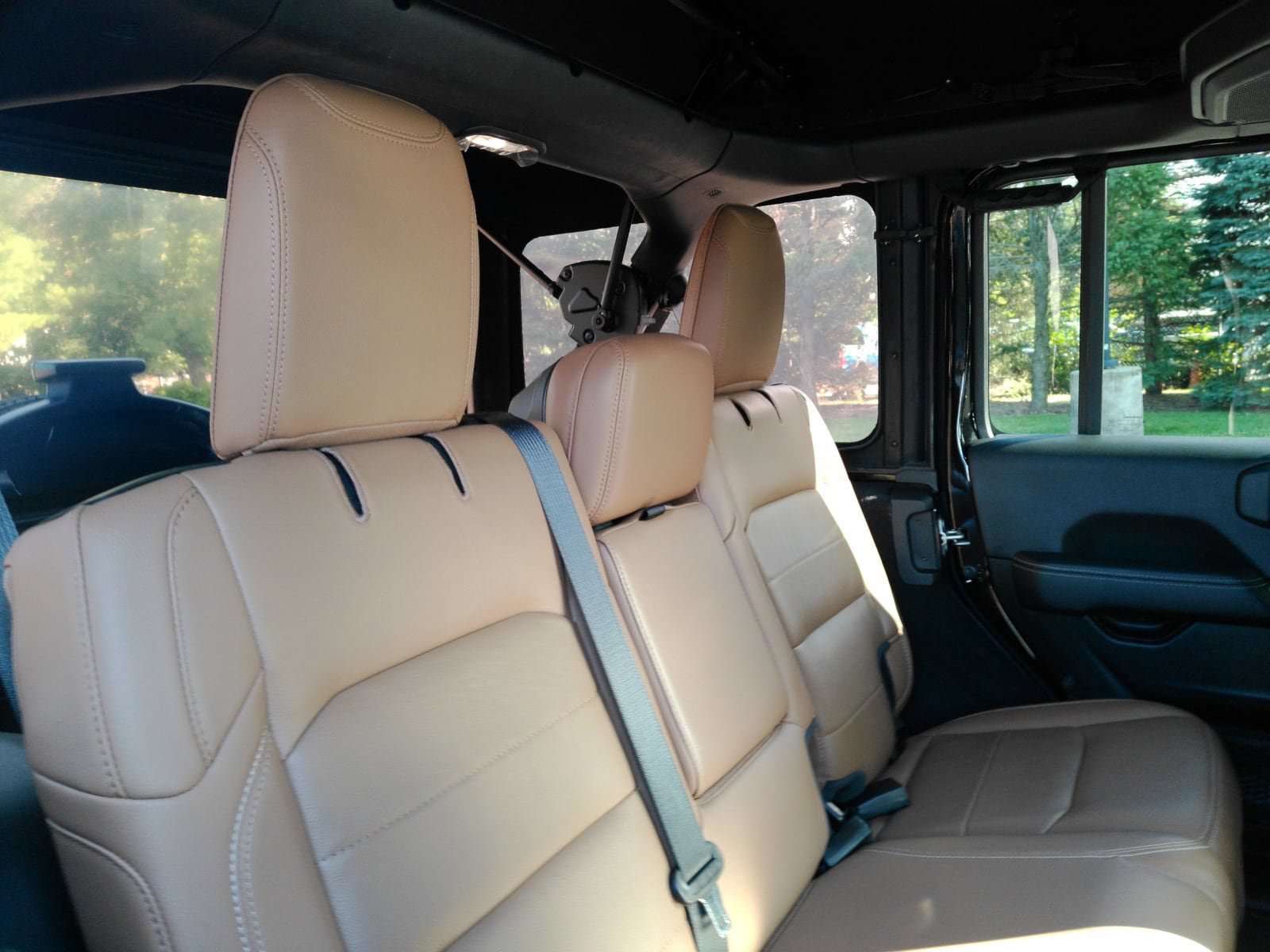 Used 2022 Jeep Wrangler Unlimited Sahara w/ LED Lighting Group AWD/4WD image 21