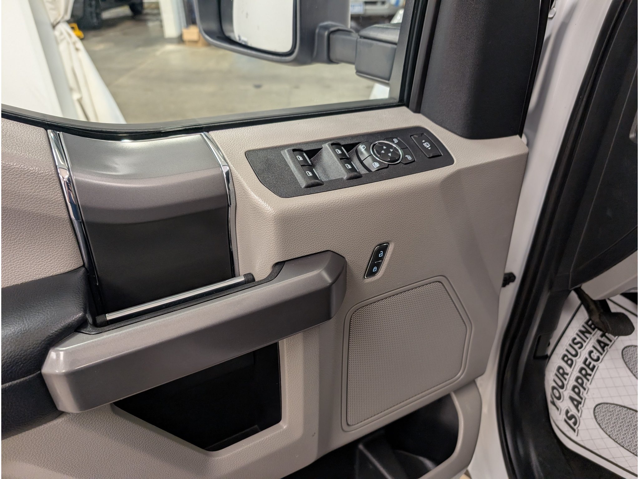 Used 2018 Ford F350 XLT w/ XLT Premium Package AWD/4WD image 9