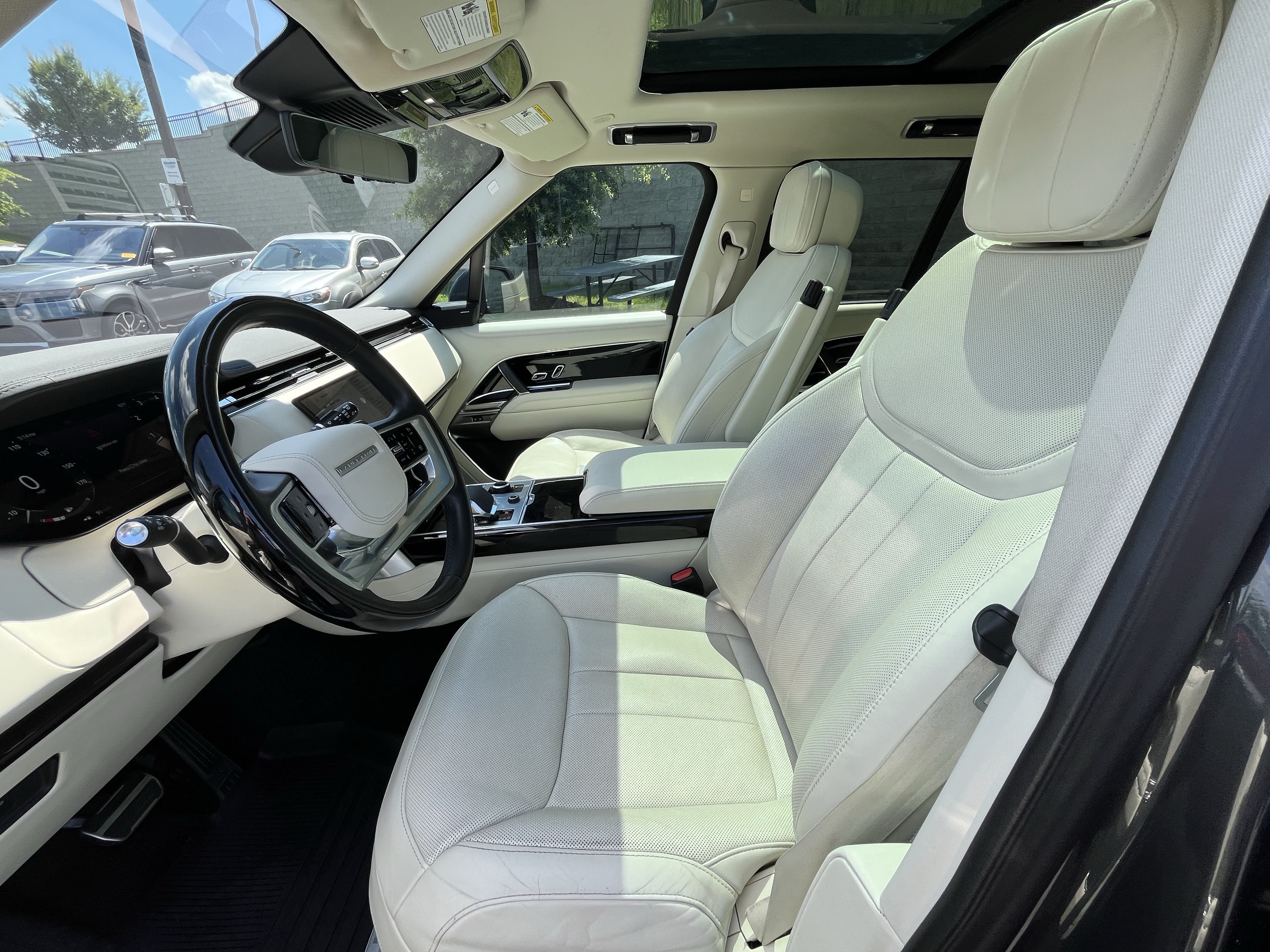 Used 2023 Land Rover Range Rover SE AWD/4WD image 18