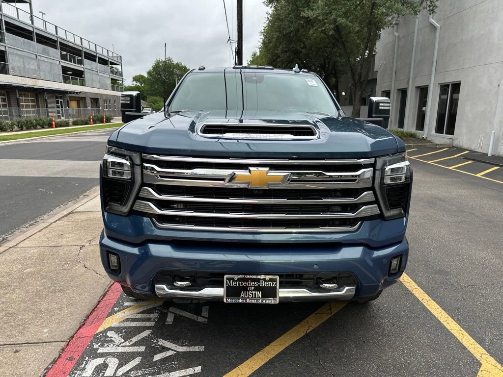 Used 2024 Chevrolet Silverado 2500 High Country w/ Technology Package AWD/4WD image 2