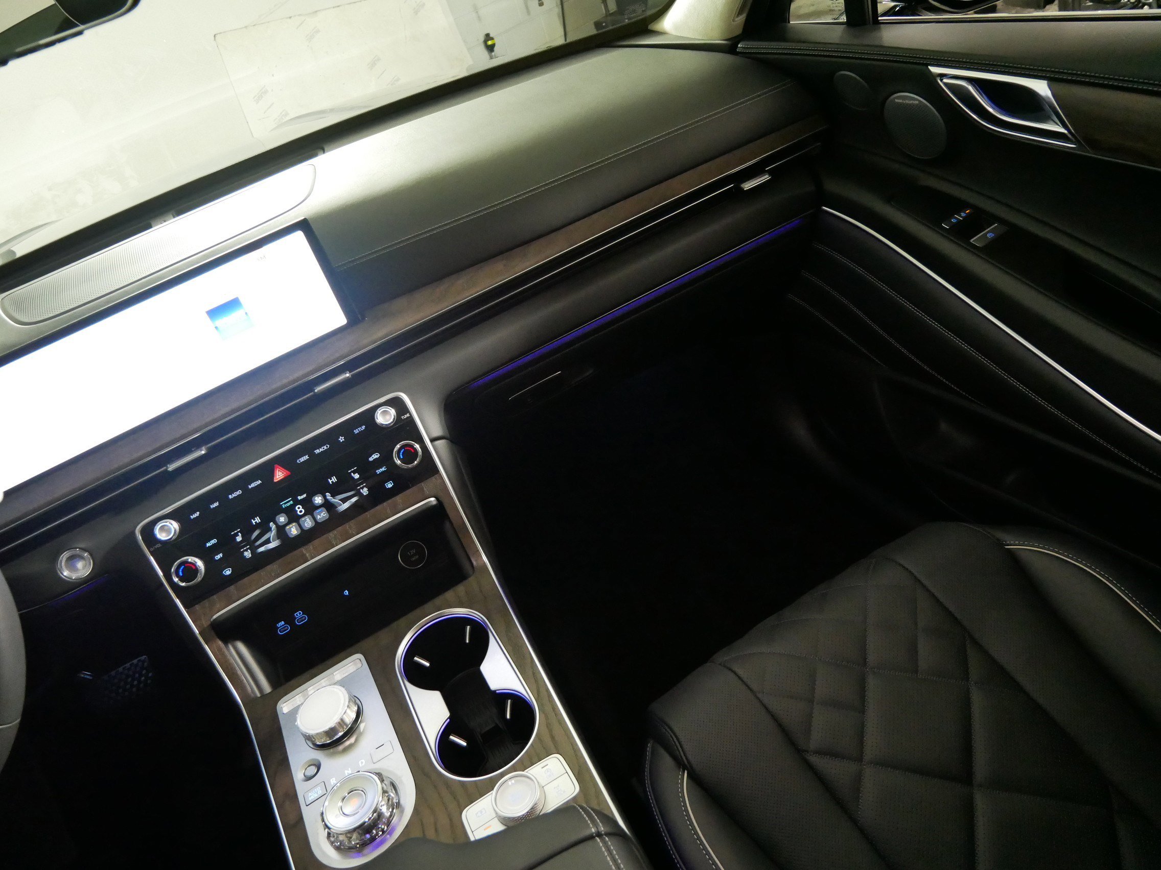 Used 2025 Genesis GV80 3.5T Prestige AWD/4WD image 11