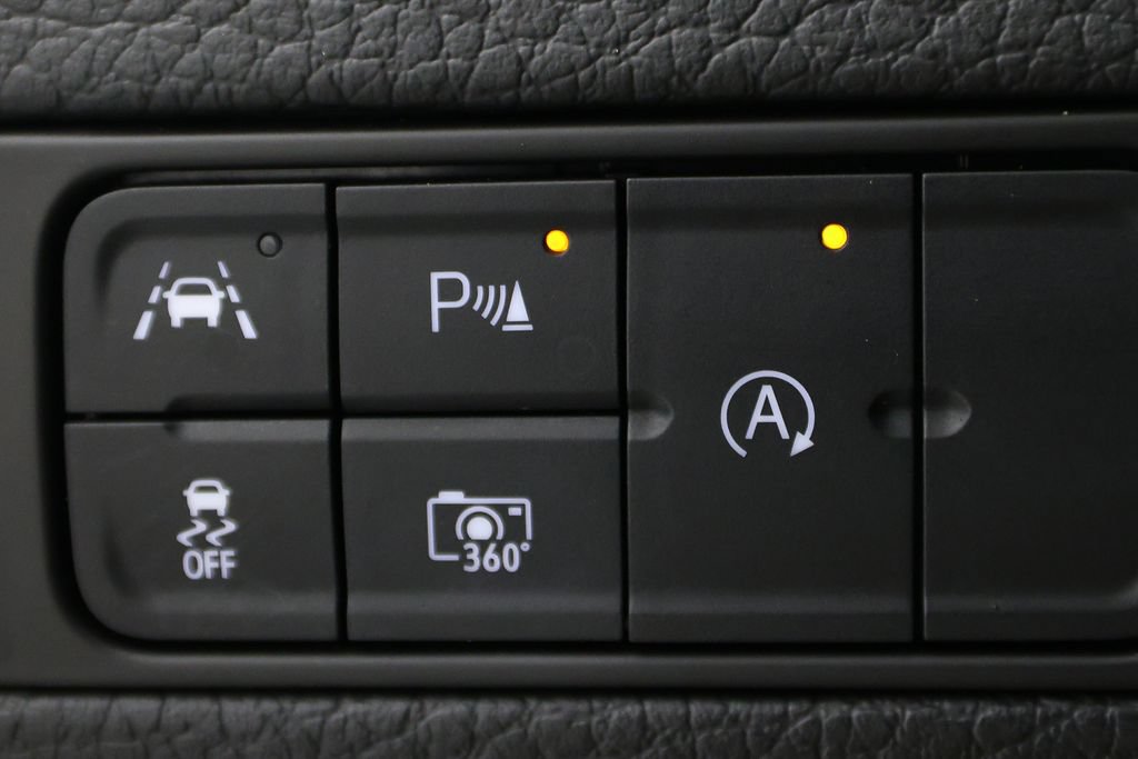 Used 2024 GMC Yukon Denali RWD image 26